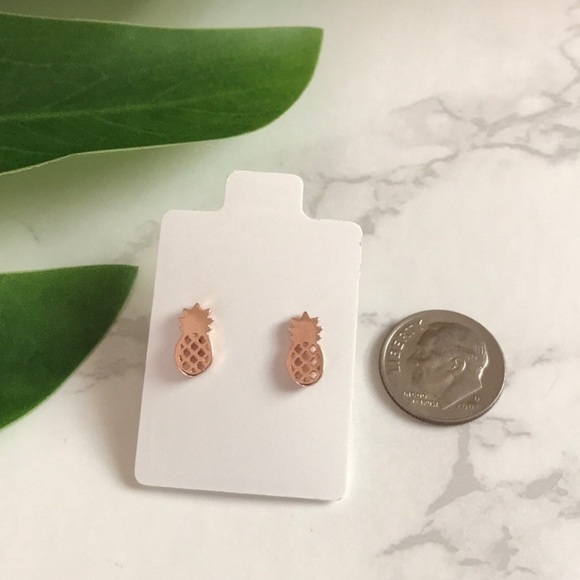 925 Sterling Silver Pineapple Stud Earrings - Picture 4 of 4